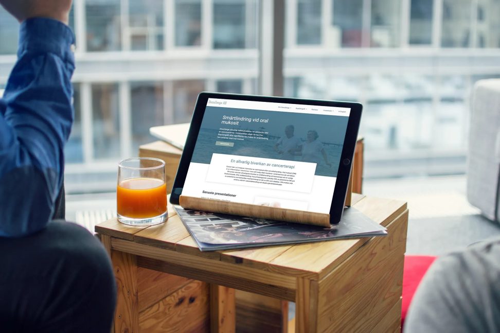 Surfplatta som visar toppen av OncoZenge nya startsida